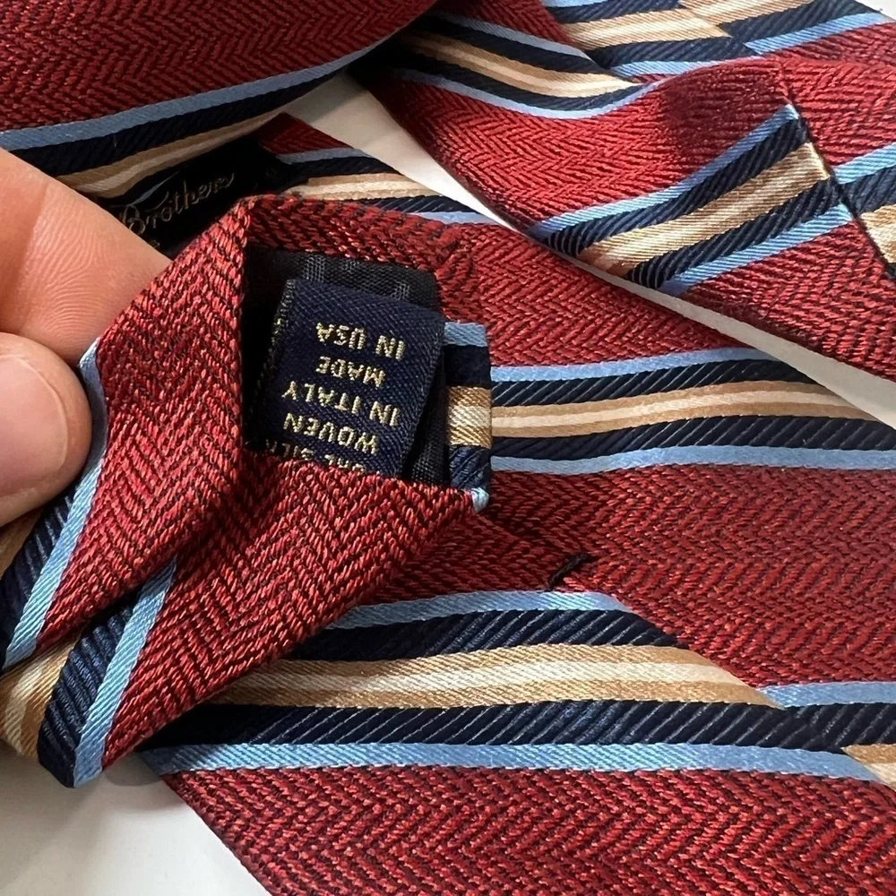 Brooks Brothers Woven in Italy Made in USA Elegant Striped Red Tie Power EUC